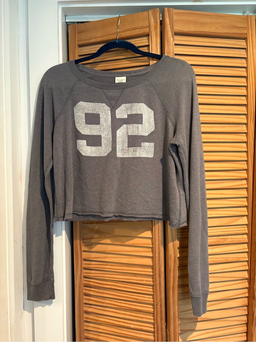 Vintage Abercrombie & Fitch Women’s Gray Cropped 92 Sweatshirt Raw Hem Varsity L